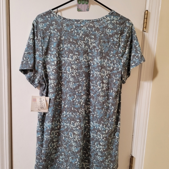 66. Lularoe top XL - Picture 4 of 4